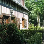 Du Val Au Cesne 招待所