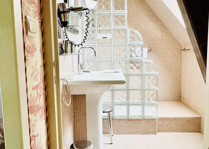 Pensjonat Du Val Au Cesne Croix-Mare